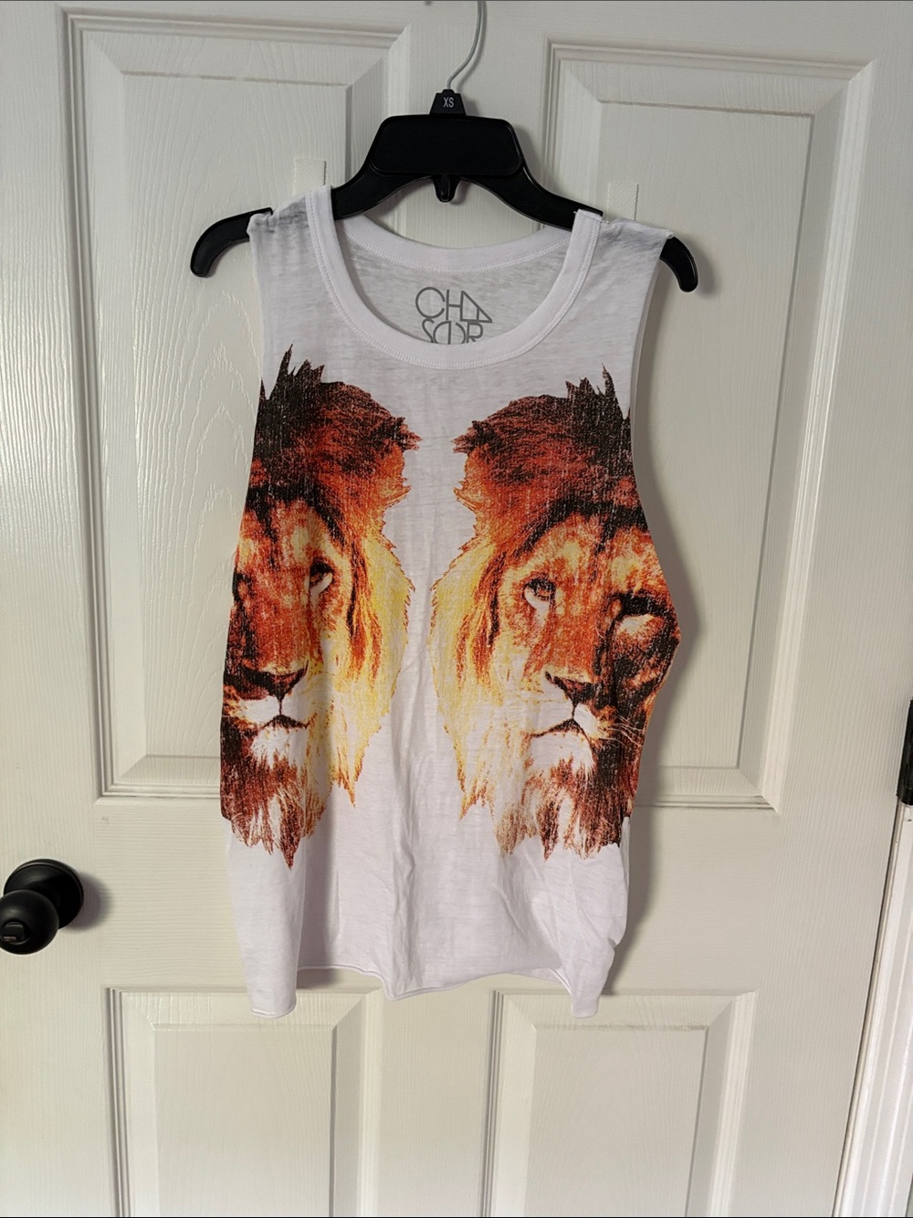 NWOT Chaser lion tank